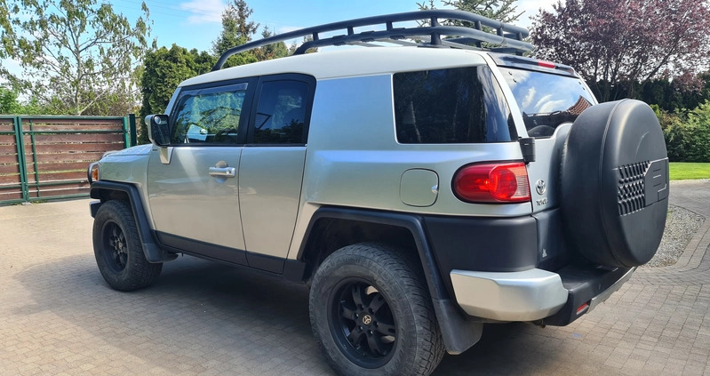 Toyota FJ cena 82000 przebieg: 162100, rok produkcji 2006 z Dobrzany małe 497